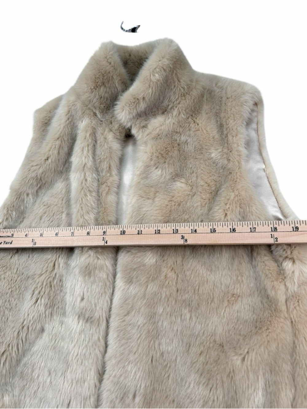 Dynamite Faux Fur Vest Women Size L Beige Neutral Sleeveless Plush Winter Coat - Picture 5 of 7